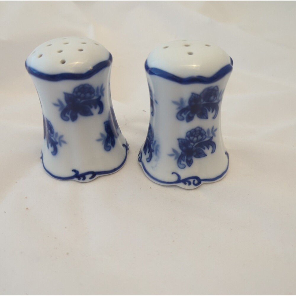 Vintage cracker barrel blue and white floral porcelain salt and pepper shakers